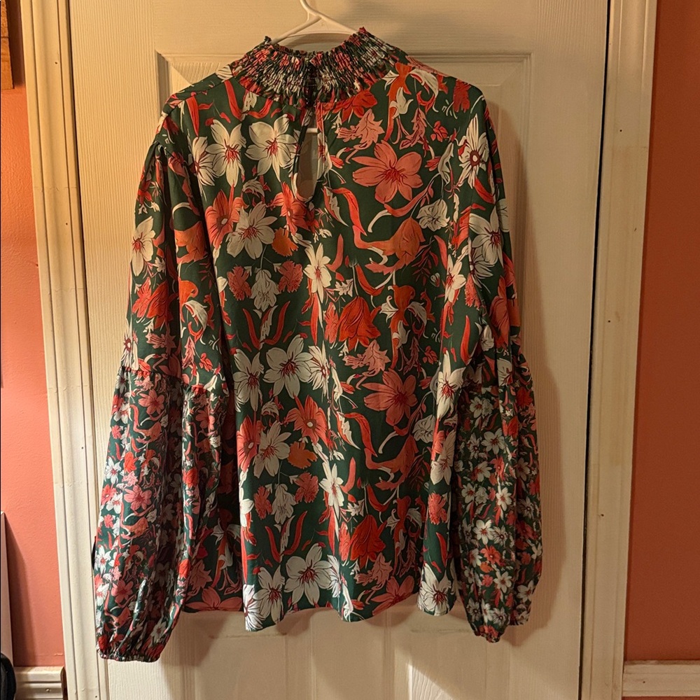 (SALE $5) Floral Green and Peach Women's long sleeved Top - Picture 7 of 10